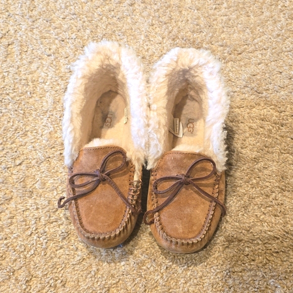 UGG Slipper /Shoe - Picture 1 of 12